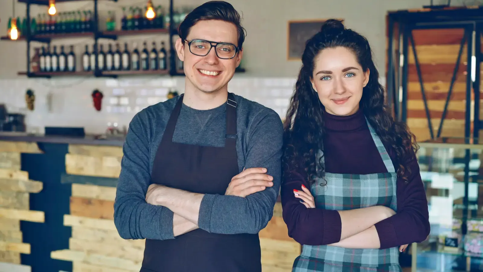 Autónomos trabajando en su restaurante